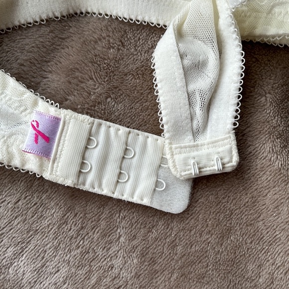 Wacoal Awareness Contour Wireless Bra 856167, Size 38B - Picture 9 of 16